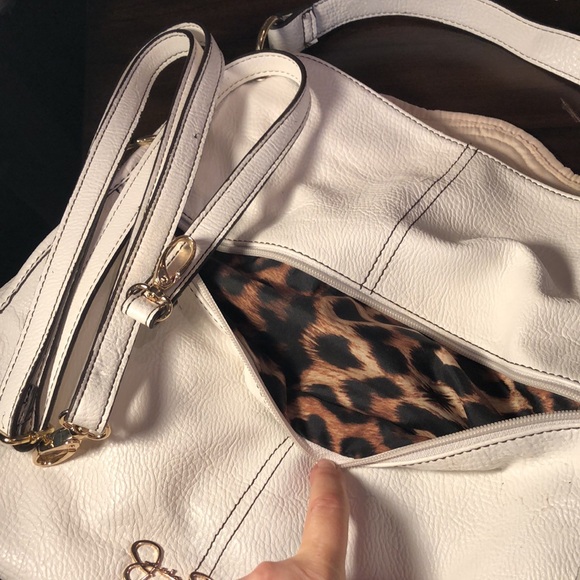 Jessica Simpson pebbled faux leather gold tone logo fittings, deep shoulder bag - Picture 5 of 12